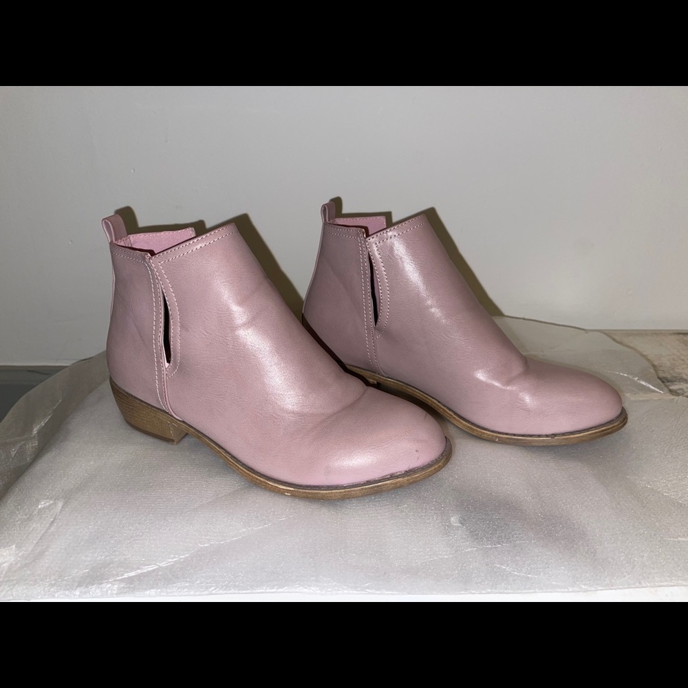 Light pink women’s booties